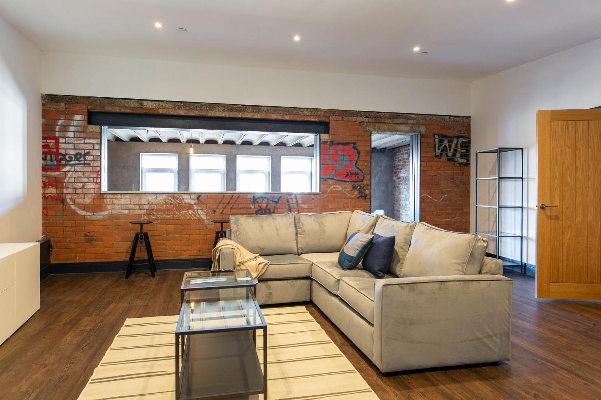 The Kingsway- 2 Bedroom Central Swansea Apartments By Stayright 외부 사진