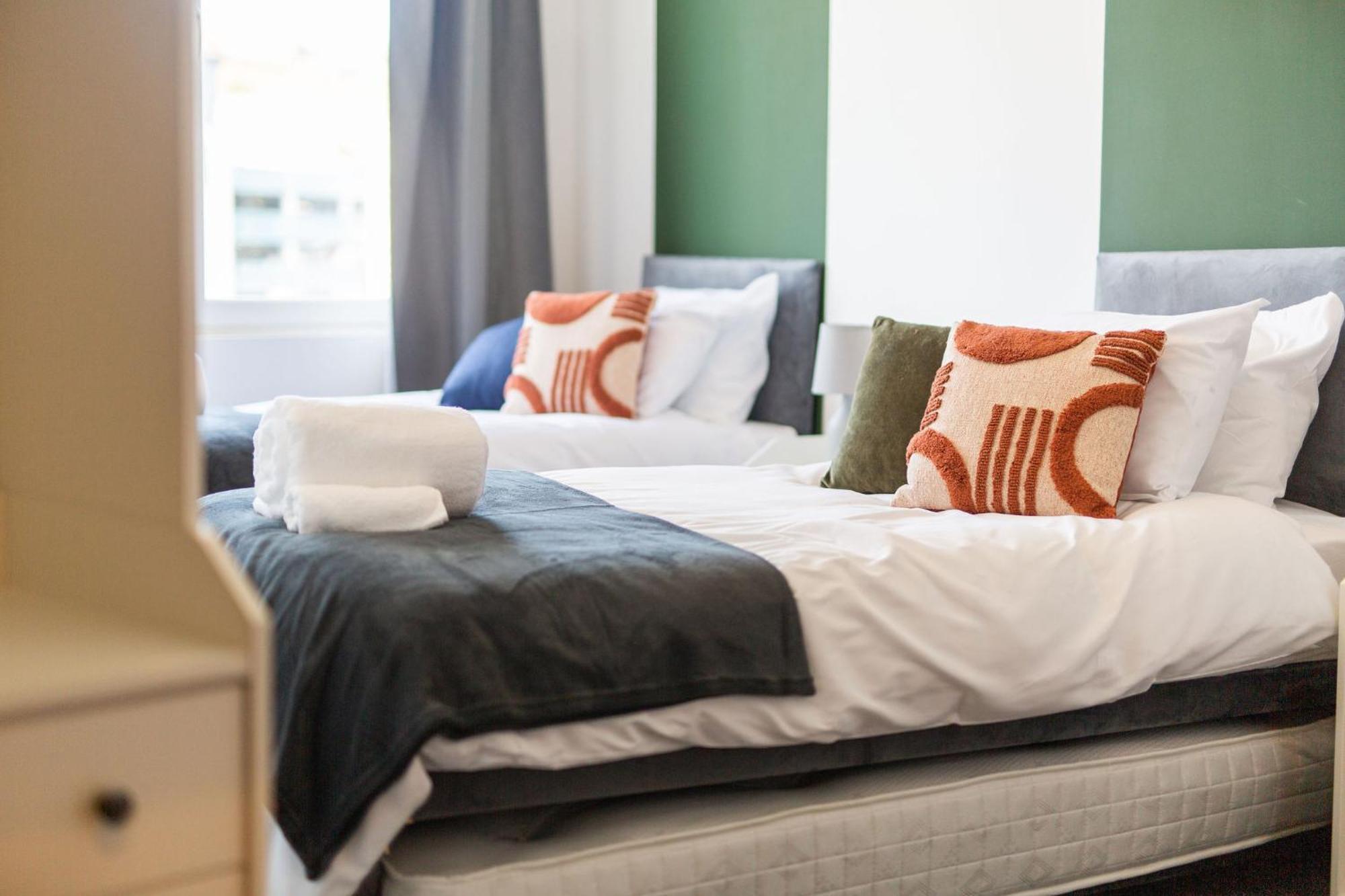The Kingsway- 2 Bedroom Central Swansea Apartments By Stayright 외부 사진