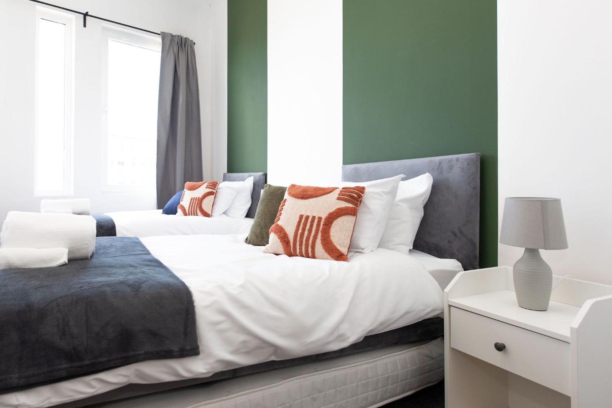 The Kingsway- 2 Bedroom Central Swansea Apartments By Stayright 외부 사진