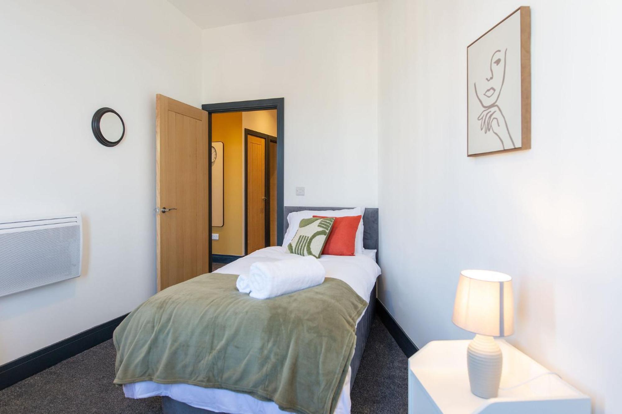 The Kingsway- 2 Bedroom Central Swansea Apartments By Stayright 외부 사진